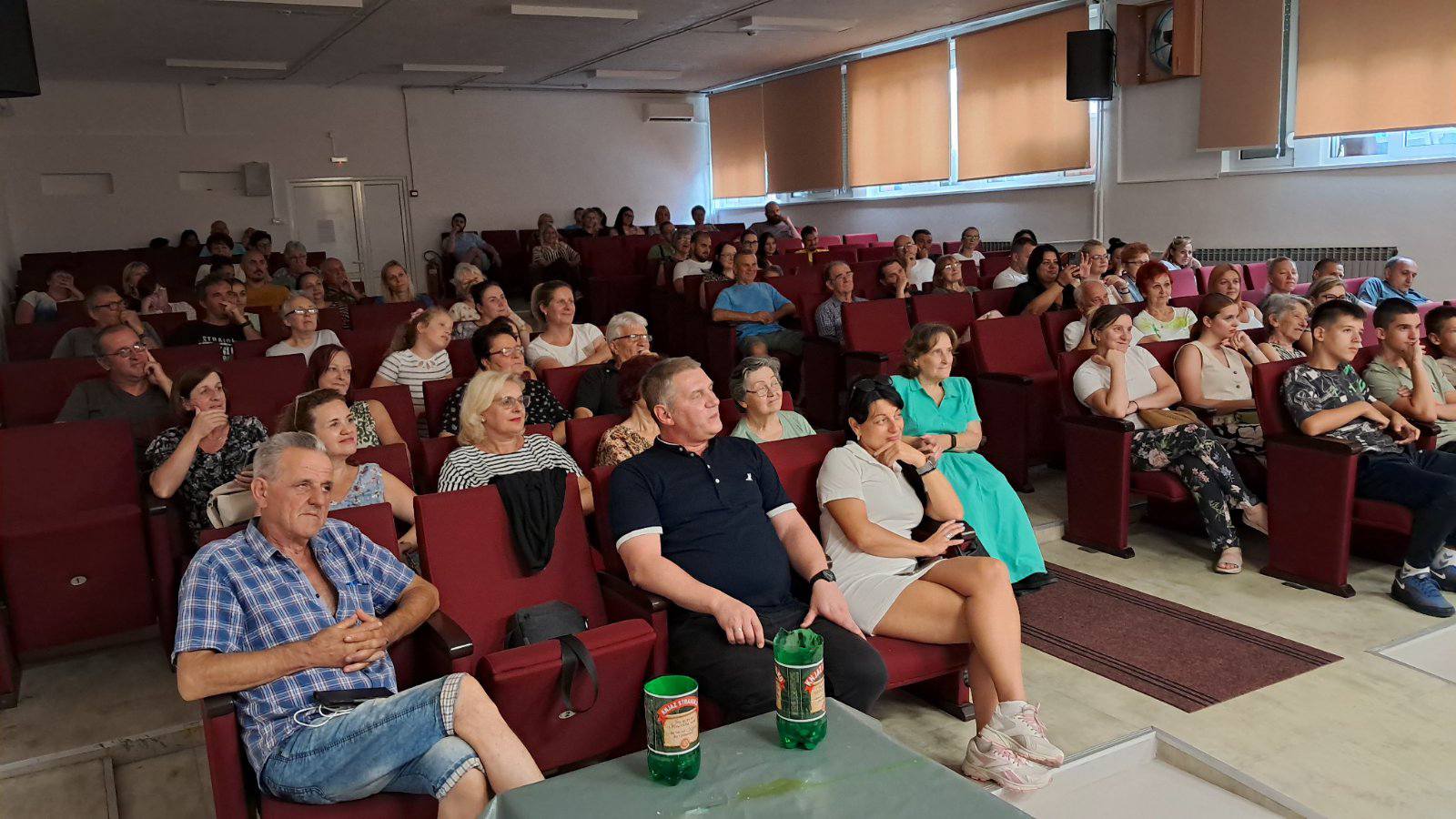 “Бескомпромисни стендап”
