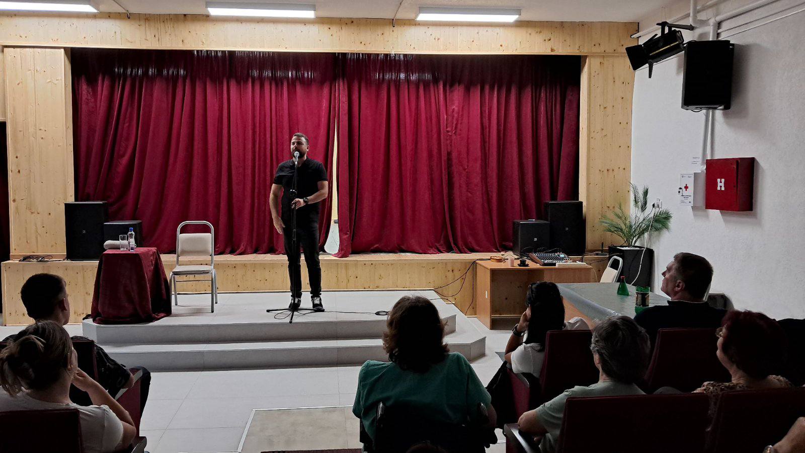 “Beskompromisni stendap”